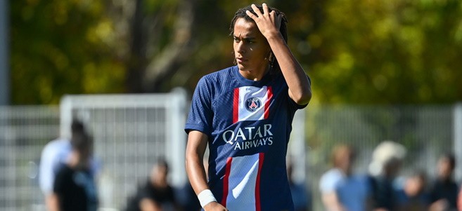 PSG le petit frère de Mbappé s entraîne avec les pros Actualite